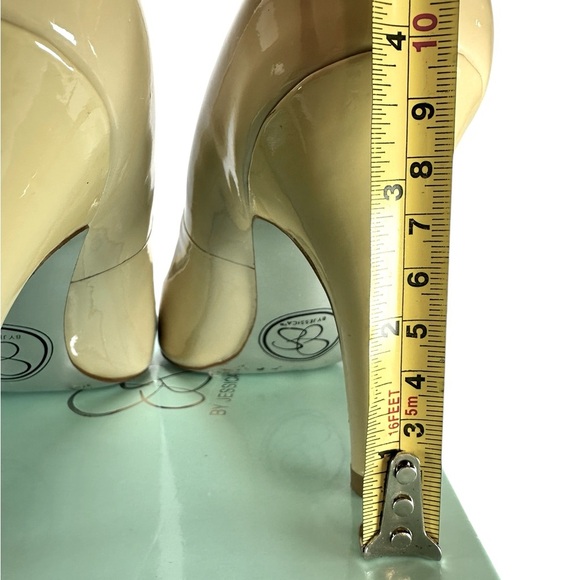 J.S. Oscar by JESSICA SIMPSON Beige Dove/Smooth Patent Leather HIGH HEEL 7.5M - Picture 7 of 7